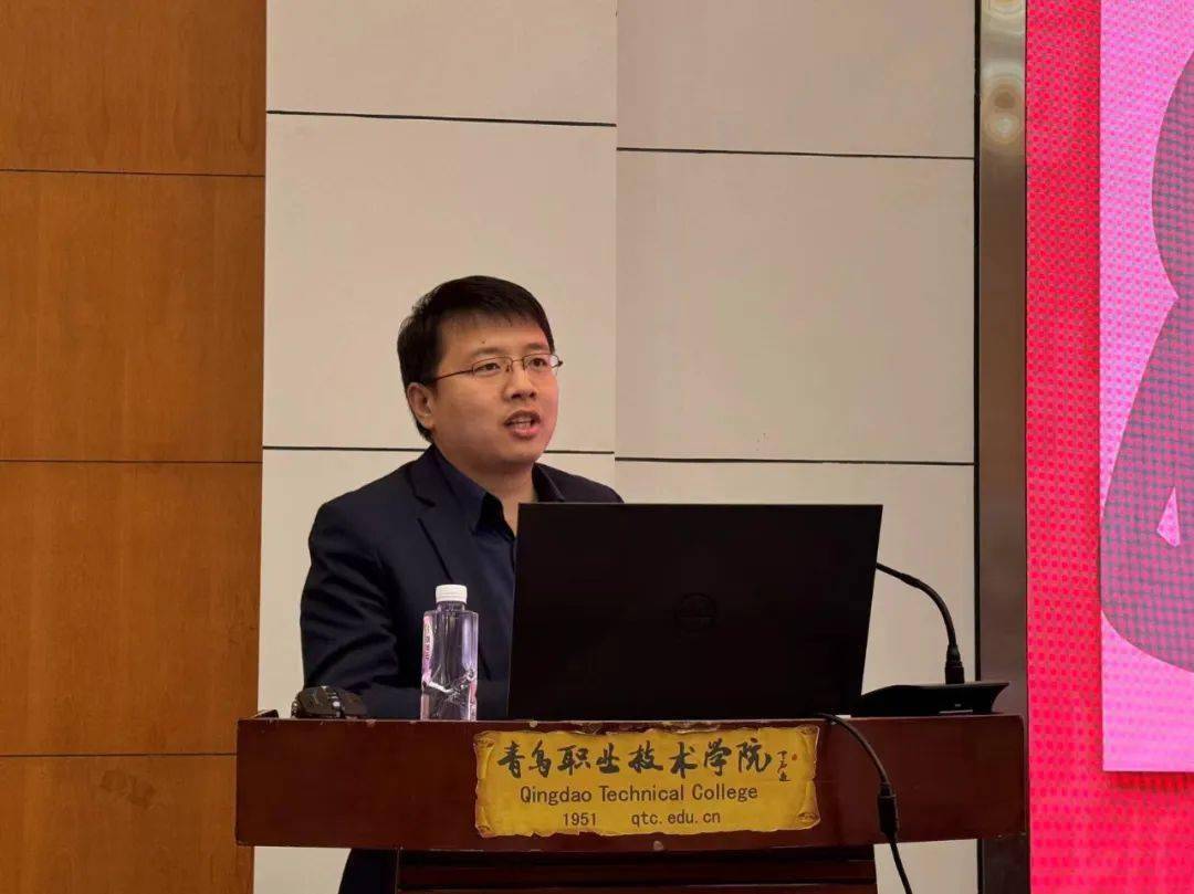 诚功动态合伙人张猛受邀为青岛职业技术学院开展预防校园欺凌主题讲座