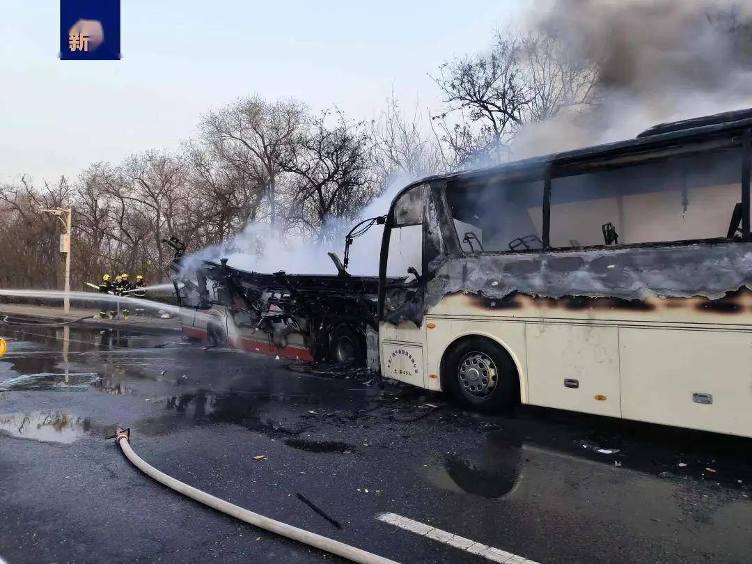 天津车祸致1死37轻伤官方追尾的大客车载有高中学生