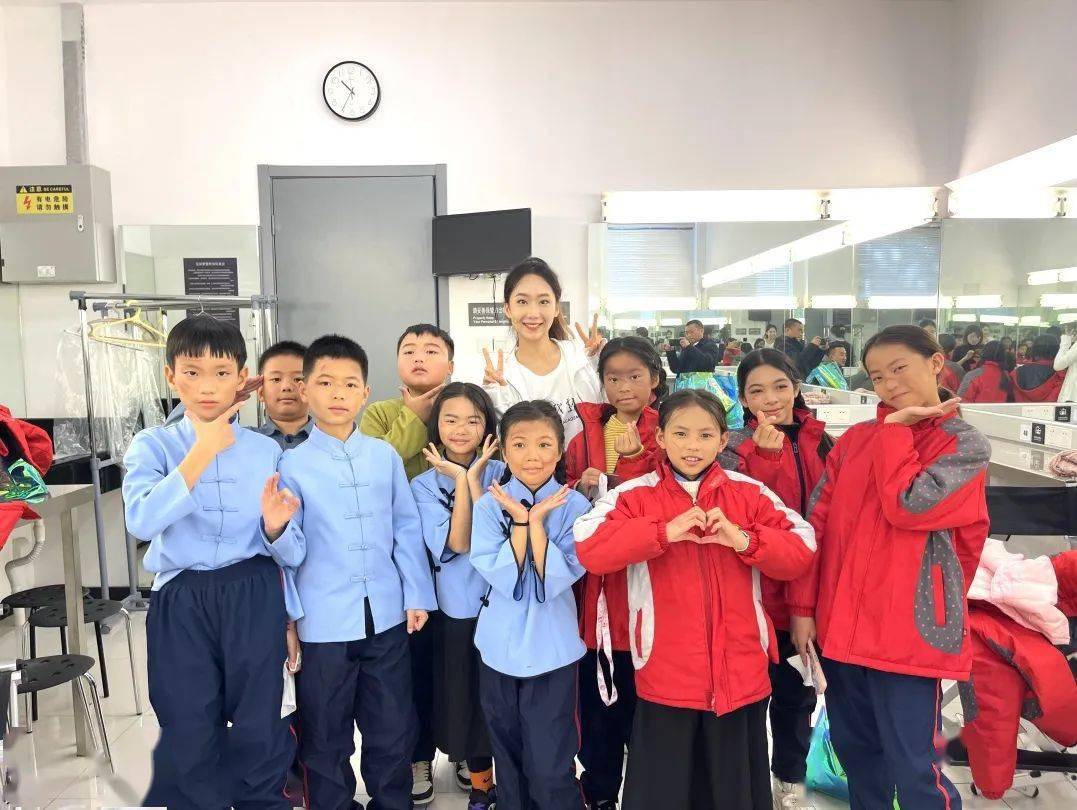 首都学雷锋志愿服务五个100先进典型让生命在志愿服务中闪光他们无愧