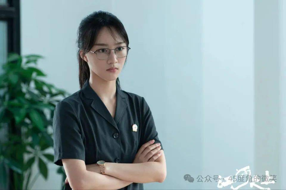 如果很哥没记错的话,黄子琪曾在赵丽颖领衔主演的电视剧《风吹半夏》