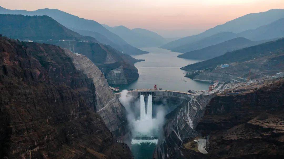 白鹤滩水电站坝高图片