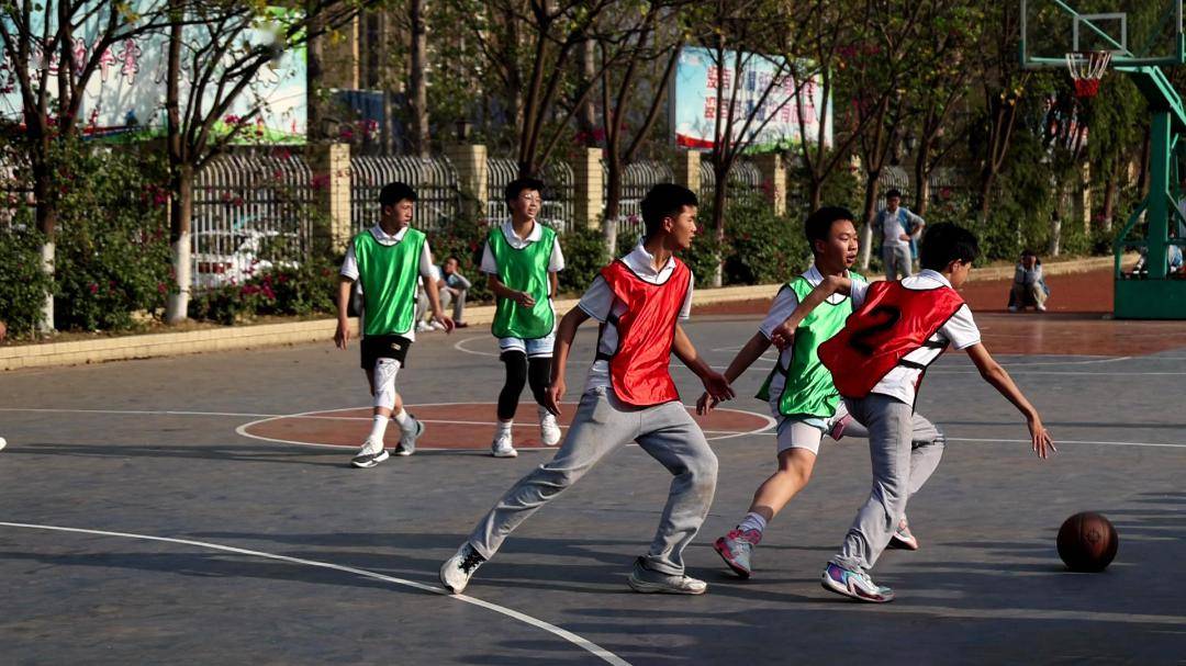 展少年英姿扬青春风采西昌航天学校春季校园足球篮球比赛开赛