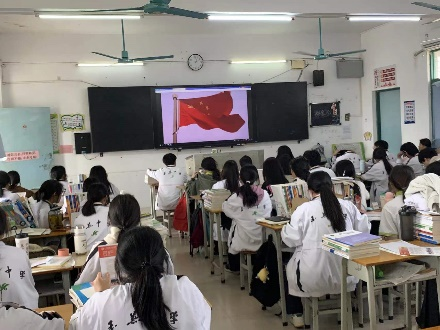我们与学弟学妹分享和交流中学阶段学习心得和学习经验,分享在女院