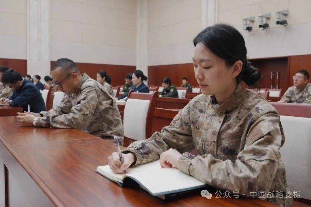 对话科研为战的优秀文职人员白晓颖:一颗赤子心,一腔报国情_部队_军事