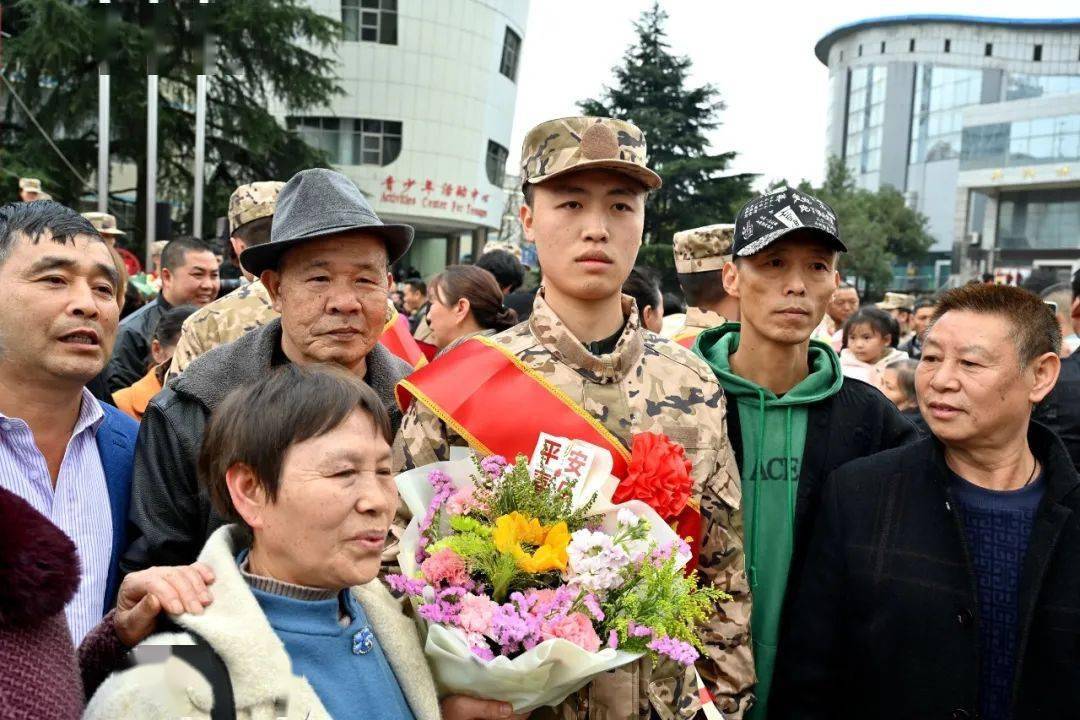 开阳县举行2024年春季入伍新兵欢送仪式_家乡父老_人民_董涛