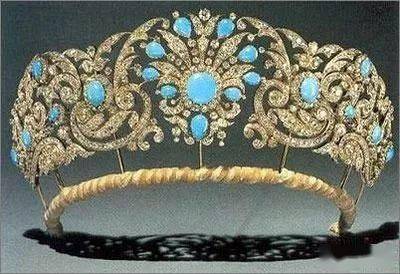 鉴赏发间一抹天青蓝盘点来自皇室的五大绿松石头冠