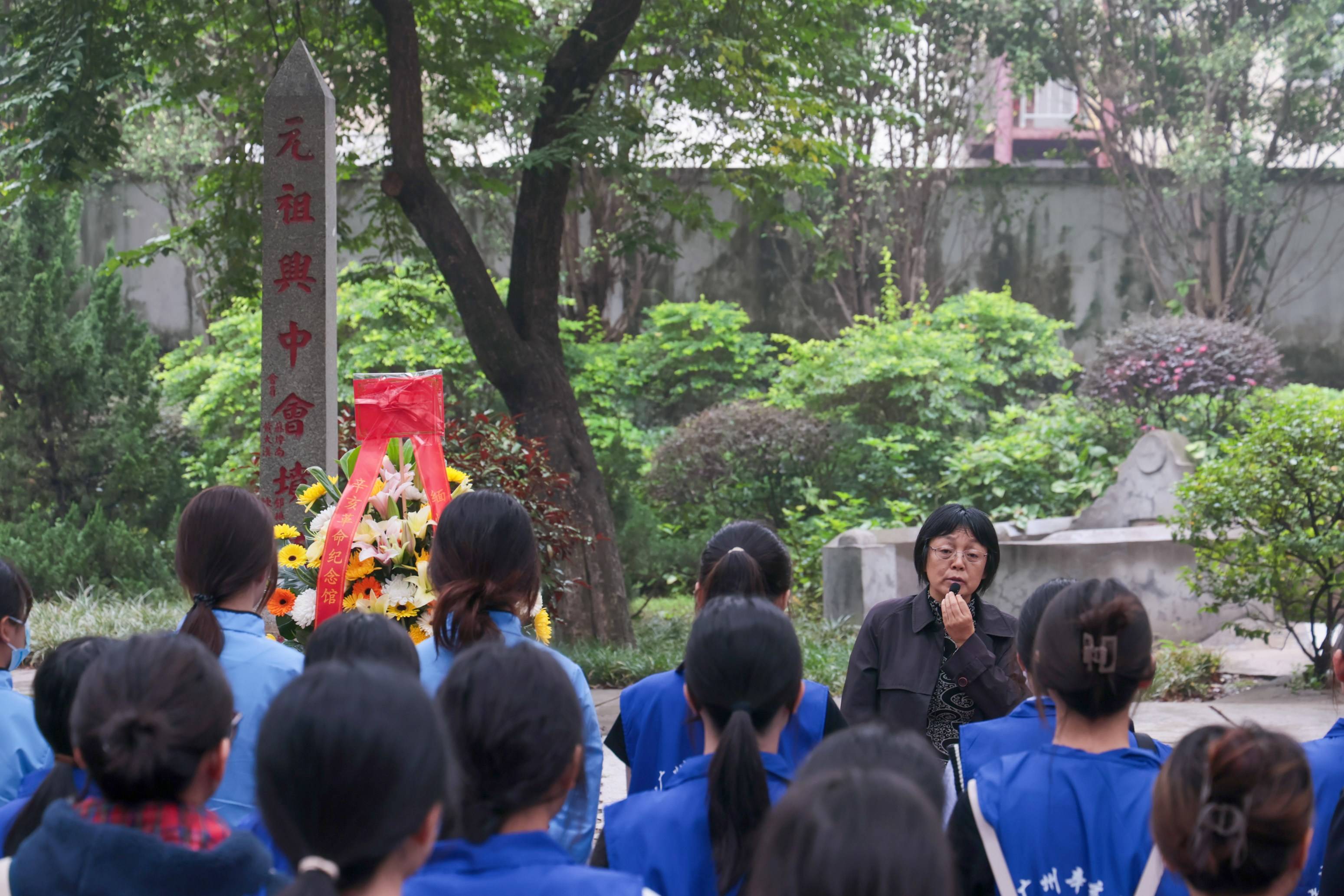 视频第八届走读广州辛亥革命史祭扫活动启动将祭拜逾千位革命先贤