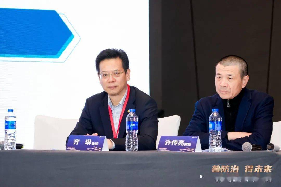 附属医院梁朝朝教授,上海交通大学医学院附属仁济医院薛蔚教授的主持