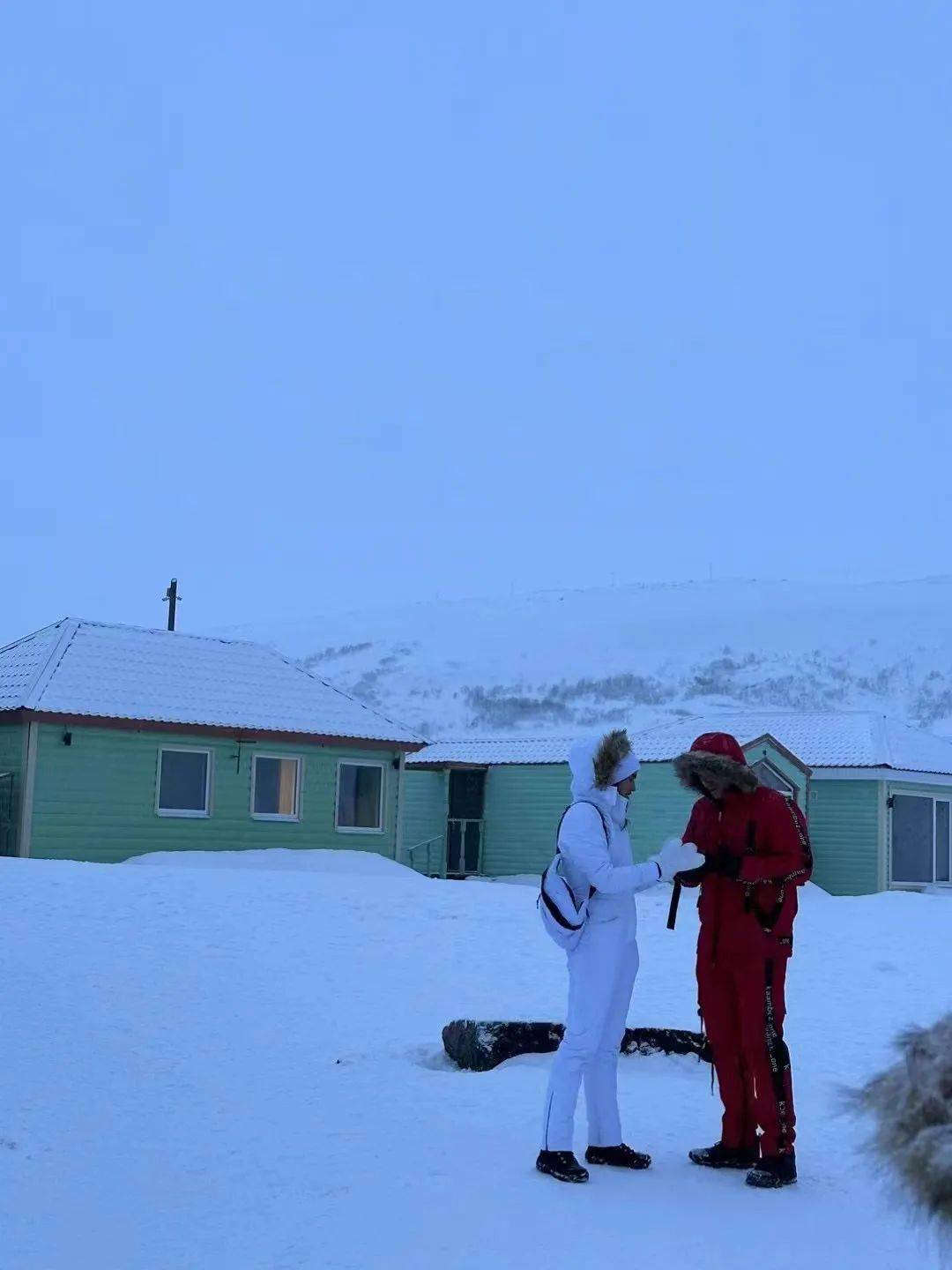 遇到一只超级粘人的阿拉斯加狗狗,很配合的跟我一起拍照~在世界尽头冰