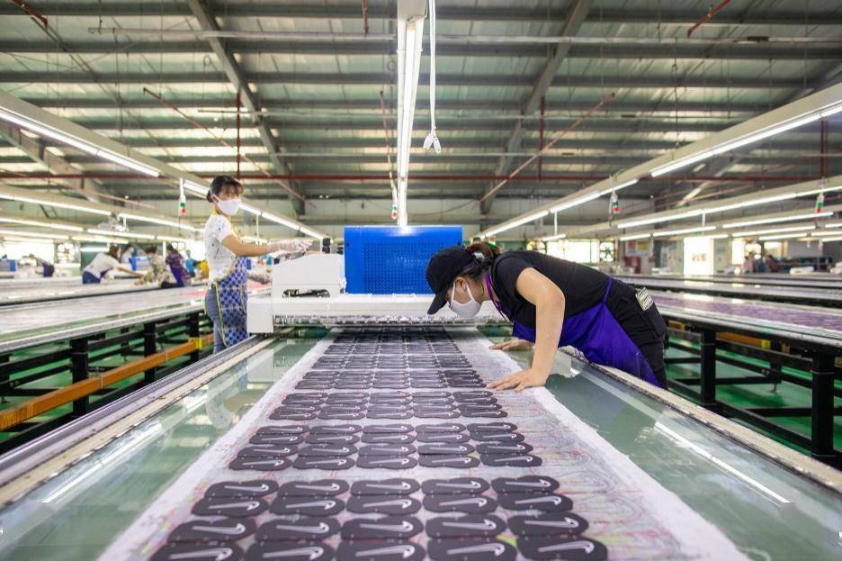 行业丨这家公司将在这建4家鞋厂知名品牌宣布关闭中国亏损店铺