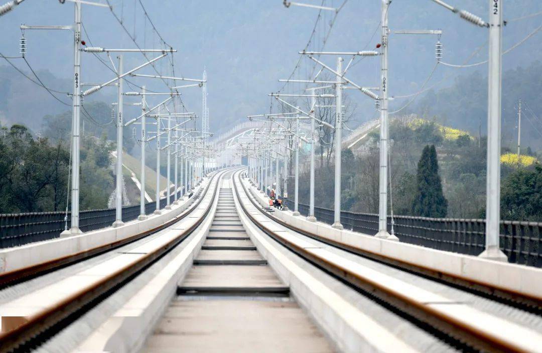 据悉,渝昆高铁是我国"八纵八横"高速铁路主通道之一京昆通道的重要
