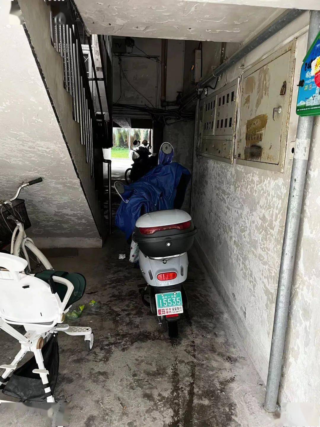 对违停违充车辆进行曝光并对违法车主进行处罚违规停放,充电专项检查