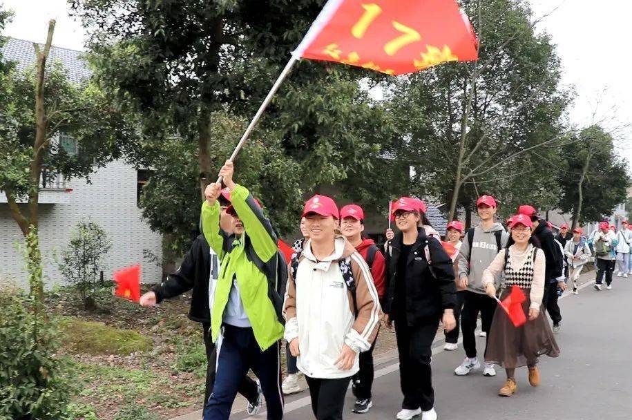 武胜中学开展主题团日暨红色研学实践活动