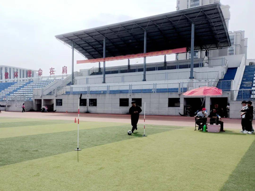 激扬青春追逐梦想舒城二中举行九年级春季运动会