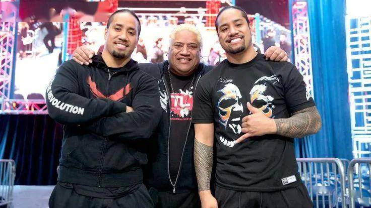 摔角狂热多场对决敲定乌索兄弟上演家族内战里克希公开站队