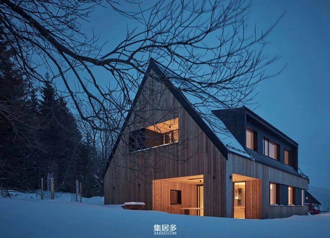 捷克山中的现代奇迹:用天然木材打造的时尚家居_建筑_别墅_自然