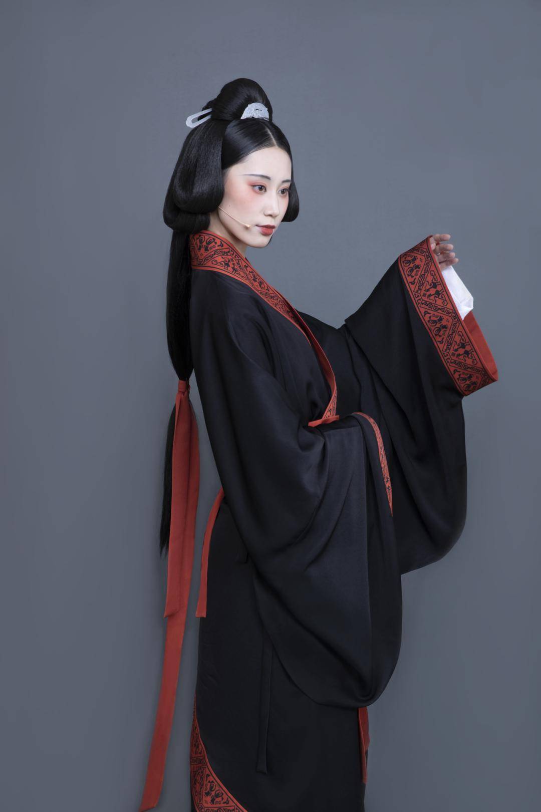 白坯试装及试妆过程婚服制作过程纹样复原效果秦汉婚服配伍秦汉婚礼