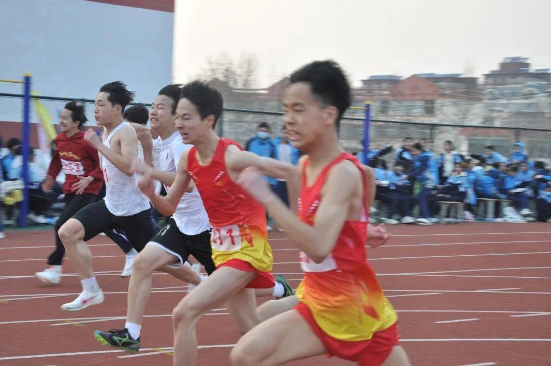 五莲二中3月14日,五莲二中举办春季运动会,提升学生身体素养,丰富