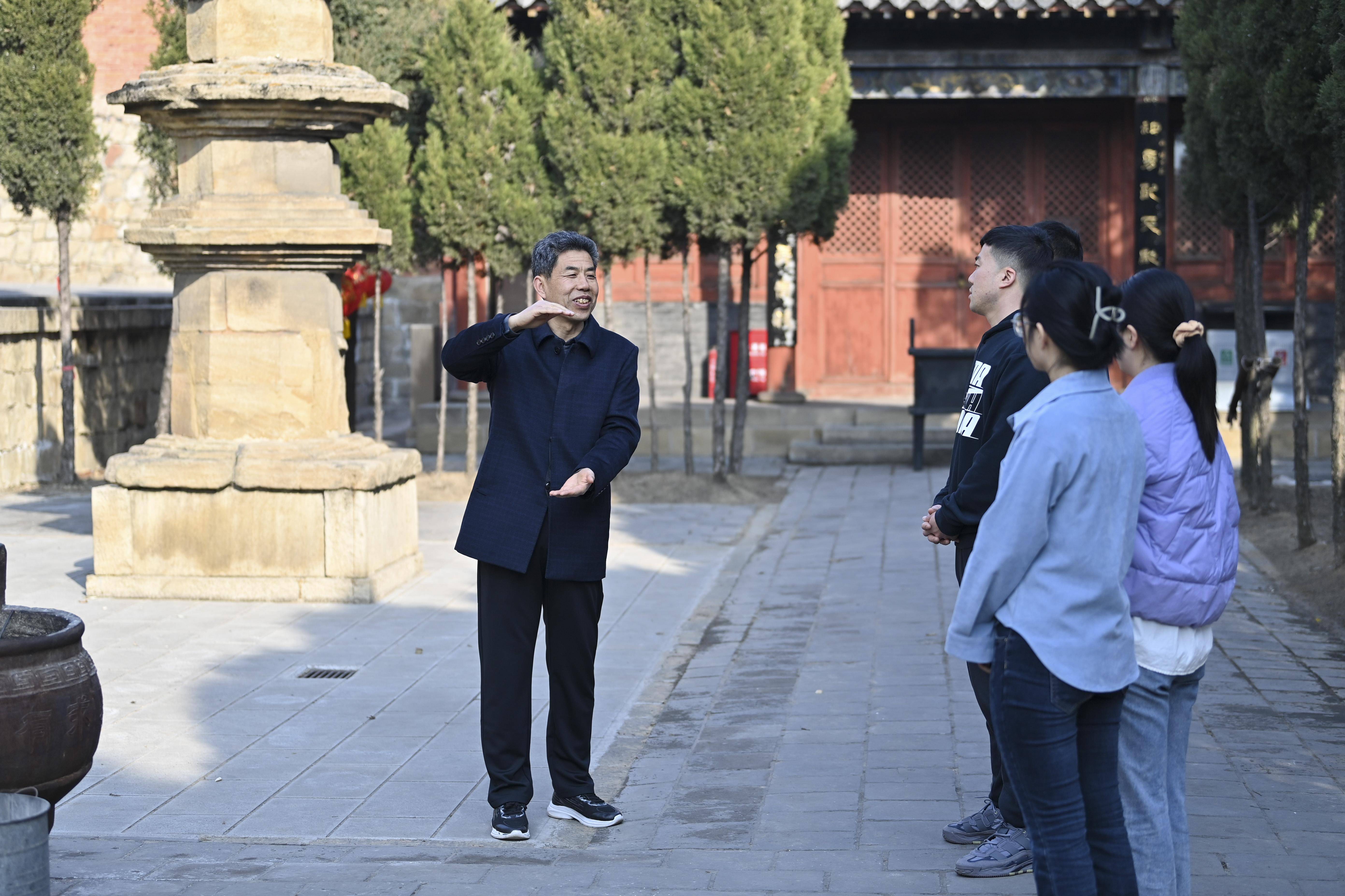 新华全媒 |"国保"守护者张宇飞:三十年坚守 讲文物故事_法兴寺_杨晨光