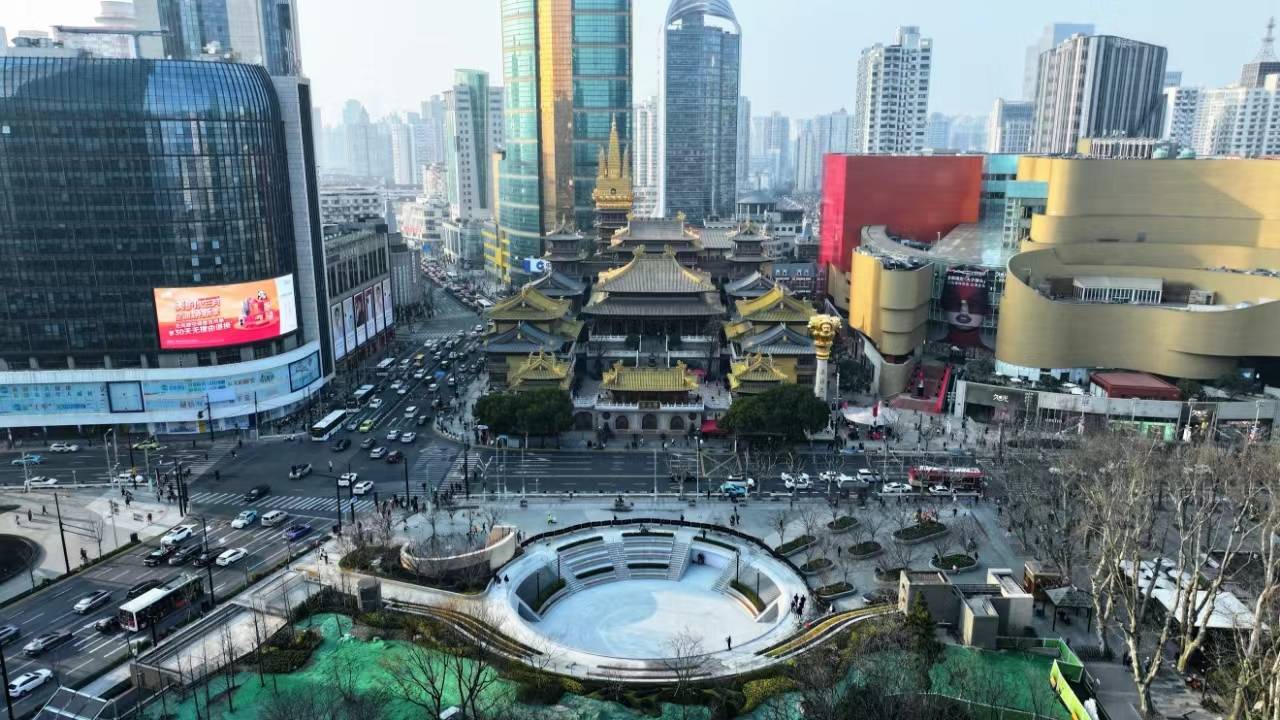 静安寺广场焕新全球第二大苹果旗舰店亮相