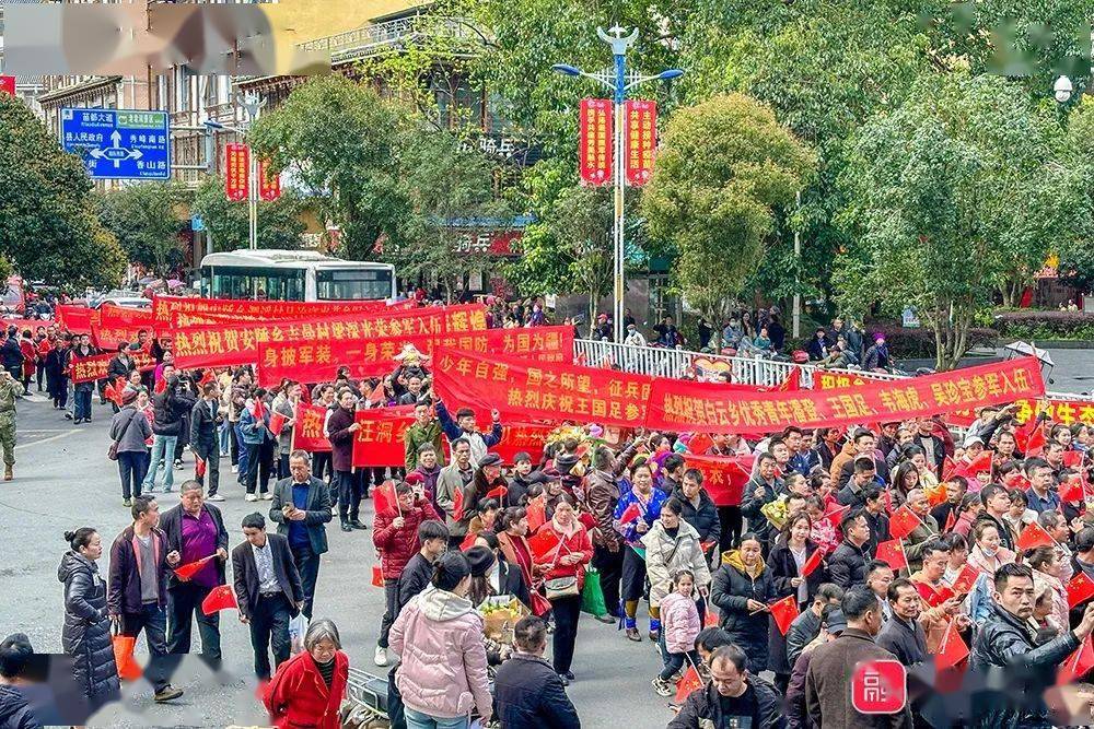 荣耀启程直击融水全城百姓夹道欢送新兵场面热血沸腾