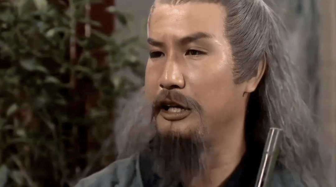 《神雕侠侣》里饰演鲁有脚▲《笑傲江湖》里饰演童百熊遗作尚未播出