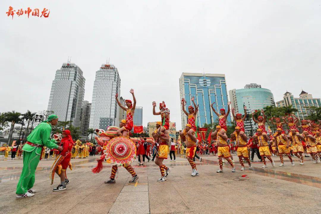 万众期待高州南湖塘年例邀请了被誉为东方一绝的人龙舞