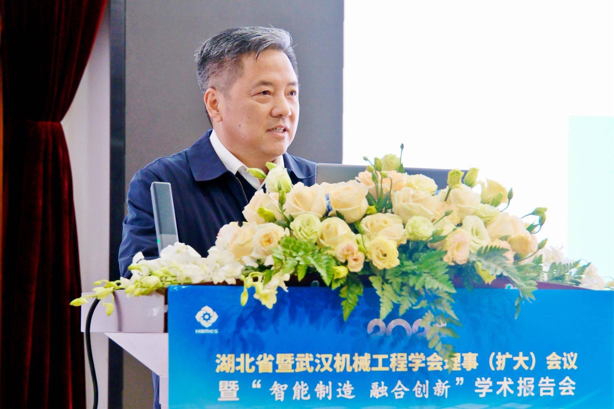 谢永金,武春风,王新云和武汉轻工大学教授张永林分别以《聚焦能源转型