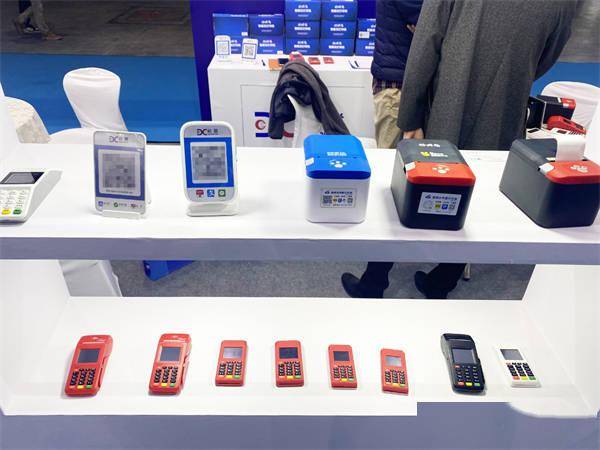 此外,动联还推出了s11云音箱和s16收款云音箱,专为小微商户设计.