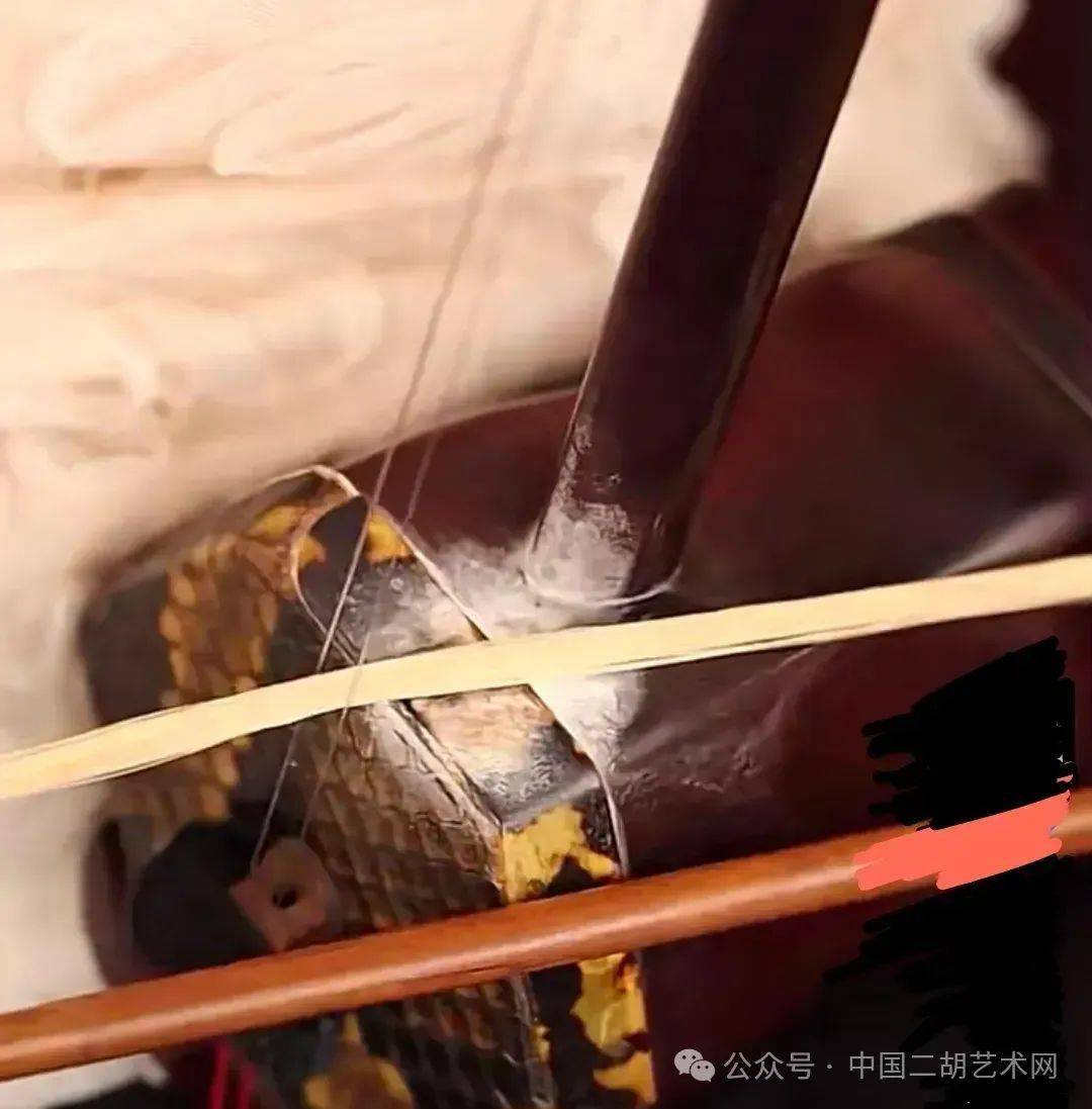 推弓和拉弓必须到位才能体现出二胡的功力来