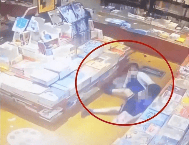 他们有时群体作恶.山东11岁女孩,被两个十三四岁的男孩诱骗到家.