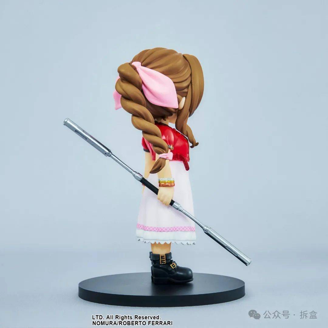 爱丽丝也有一个闭眼小头雕和额外的合十手型.