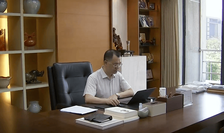 书香通往财富门这位潮商夫妇均是厦大毕业父母都是享受