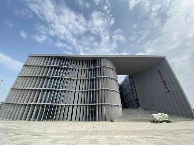 晋中市科技馆:沿着科学启蒙→珍视生命→乐观生活→协调发展→智慧