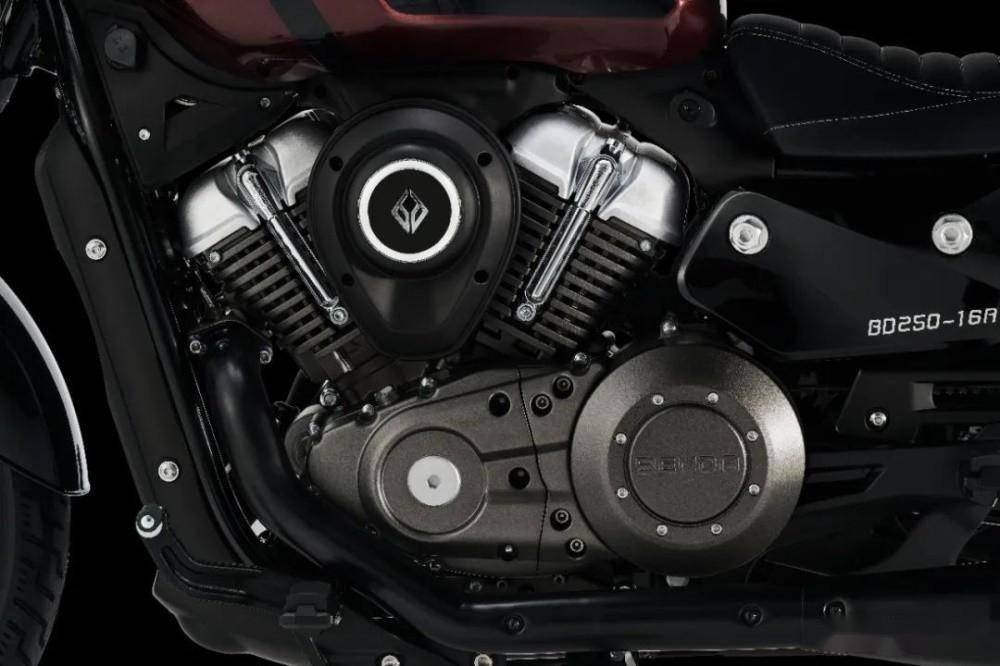 如果问巡航车内核的标志性特点是什么,那一定是v缸发动机和皮带传动