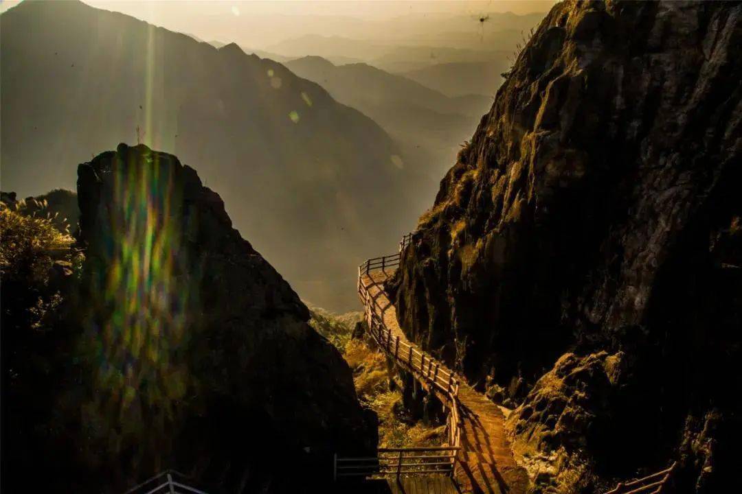 2天1晚玩转清远金子山生态风景区~含双早 登山 玻璃桥 索道