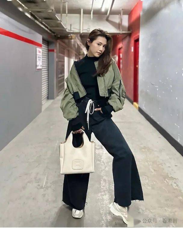 周秀娜邓丽欣秘密开工隔空过招斗碌斗look