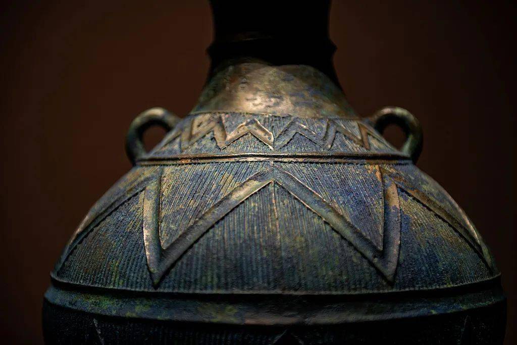 只此青绿!这组青铜器的配色太高级了→_伯克_曾侯_颜色