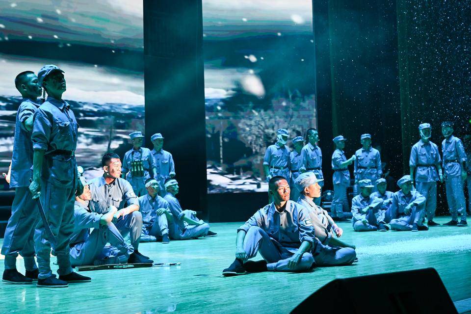 晚会共计9个节目,涵盖了舞蹈,歌曲,舞台剧,情景诗朗诵等多种表演形式.