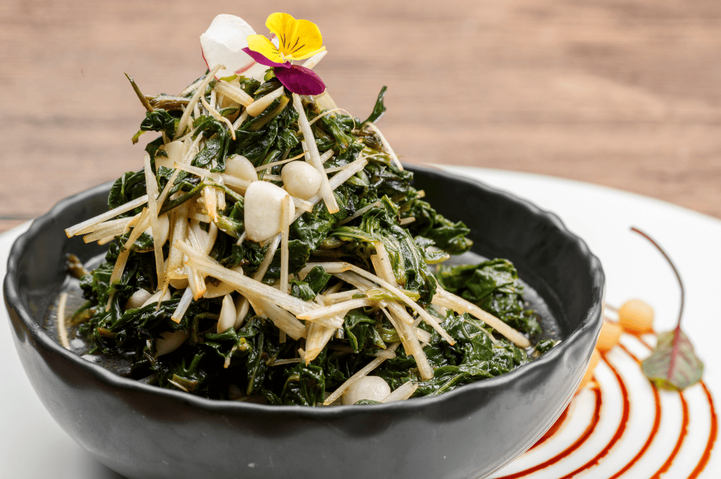 赵先生一家食用的野菜名叫石龙芮,长得很像水芹菜,含剧毒