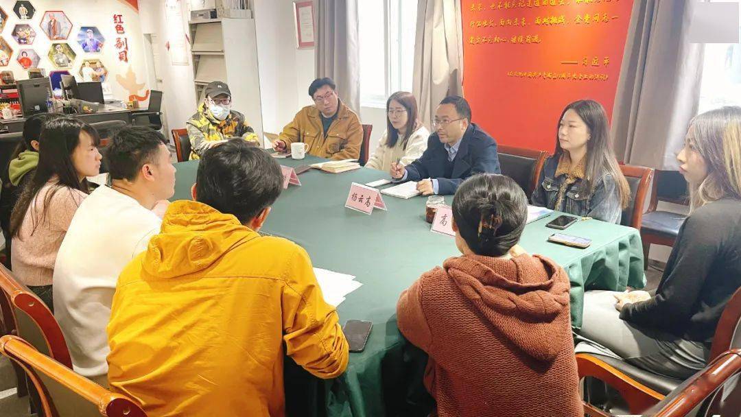 负责运营曦江南影业影视业务的锡剧团团长助理杨云高召开调研座谈会