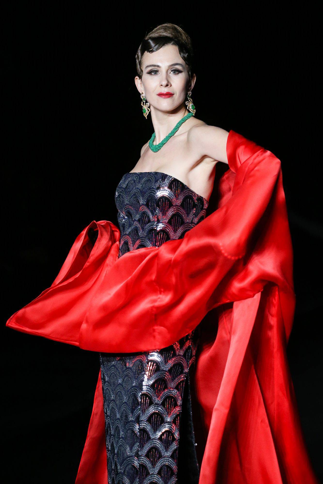 胡社光百件新中式旗袍亮相北京时装周