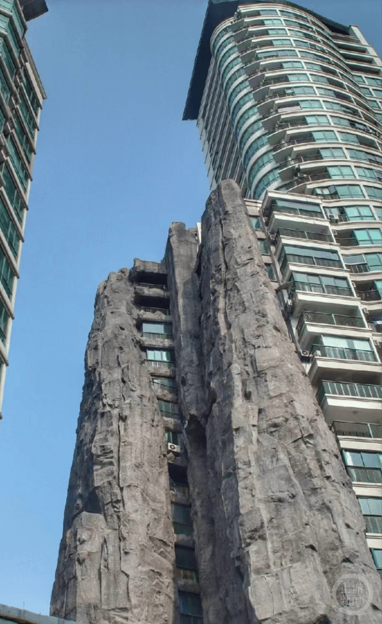 上海一小区有座15层楼高的假山回应其实是栋楼有人居住办公