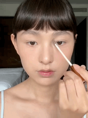 重点是提亮,面中凹陷的姐妹,一定不要忽视这一步.