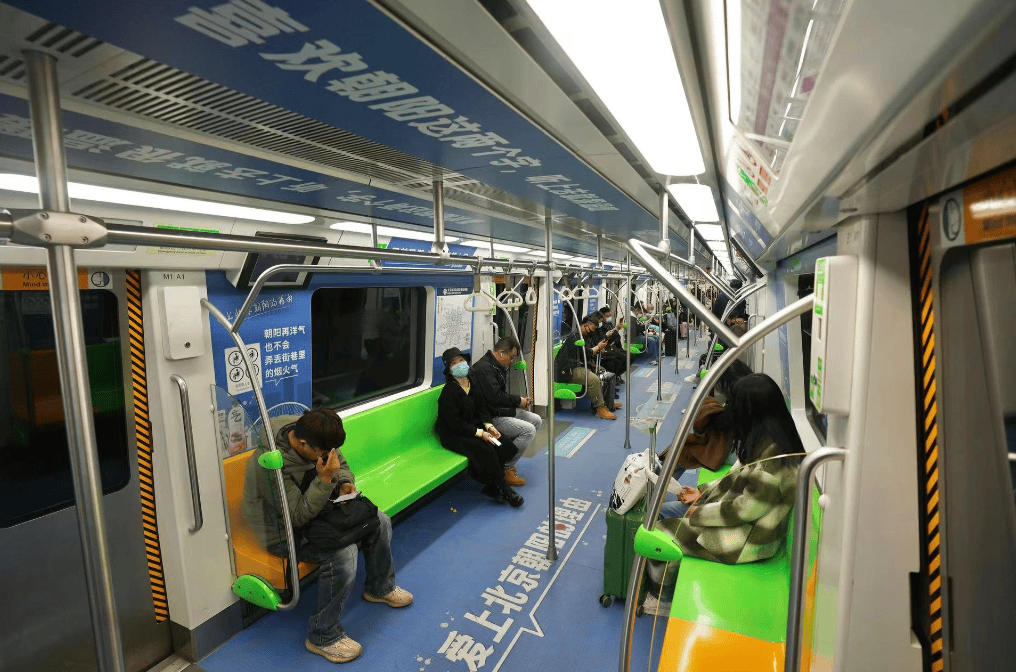 地铁14号线上新创意专列文案出自朝阳群众之手