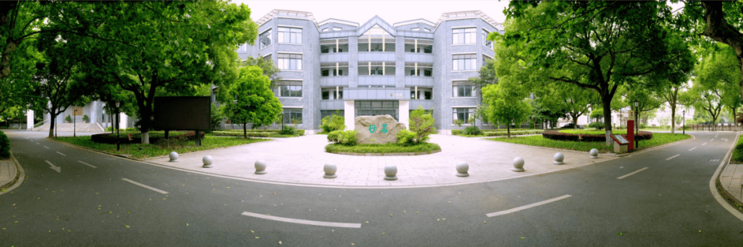 嘉兴市实验初中教育集团坐落着一所园林式的学校嘉兴市南门环城南路
