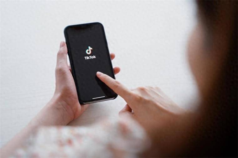 直播首秀收益超百万李斌公布直播收入7天收入330885元将全部捐给大学