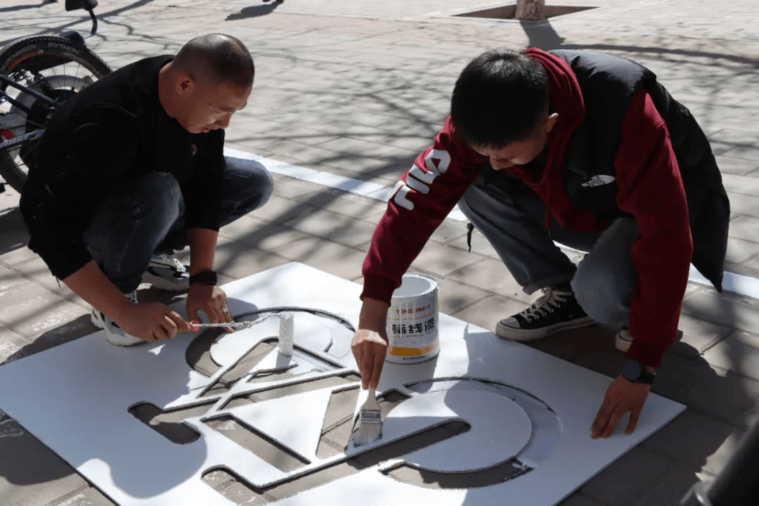 新时代文明白银区增划补划非机动车停车位让文明更入位