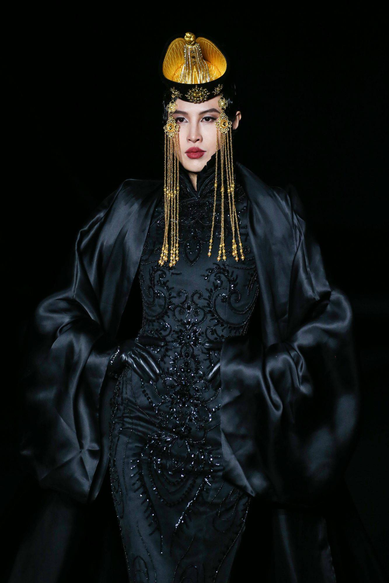 胡社光百件新中式旗袍亮相北京时装周_定制_发布会_陈健男