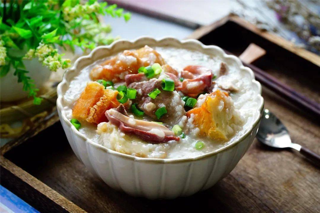 盐水西兰花及第粥,茶叶蛋早餐8:00~8:30星期四食谱南瓜小米瘦肉粥午点